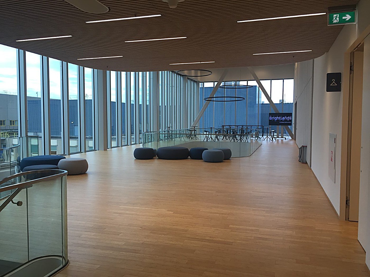 Visgraat tapis vloer gelegd door Nijhof Houten Vloeren