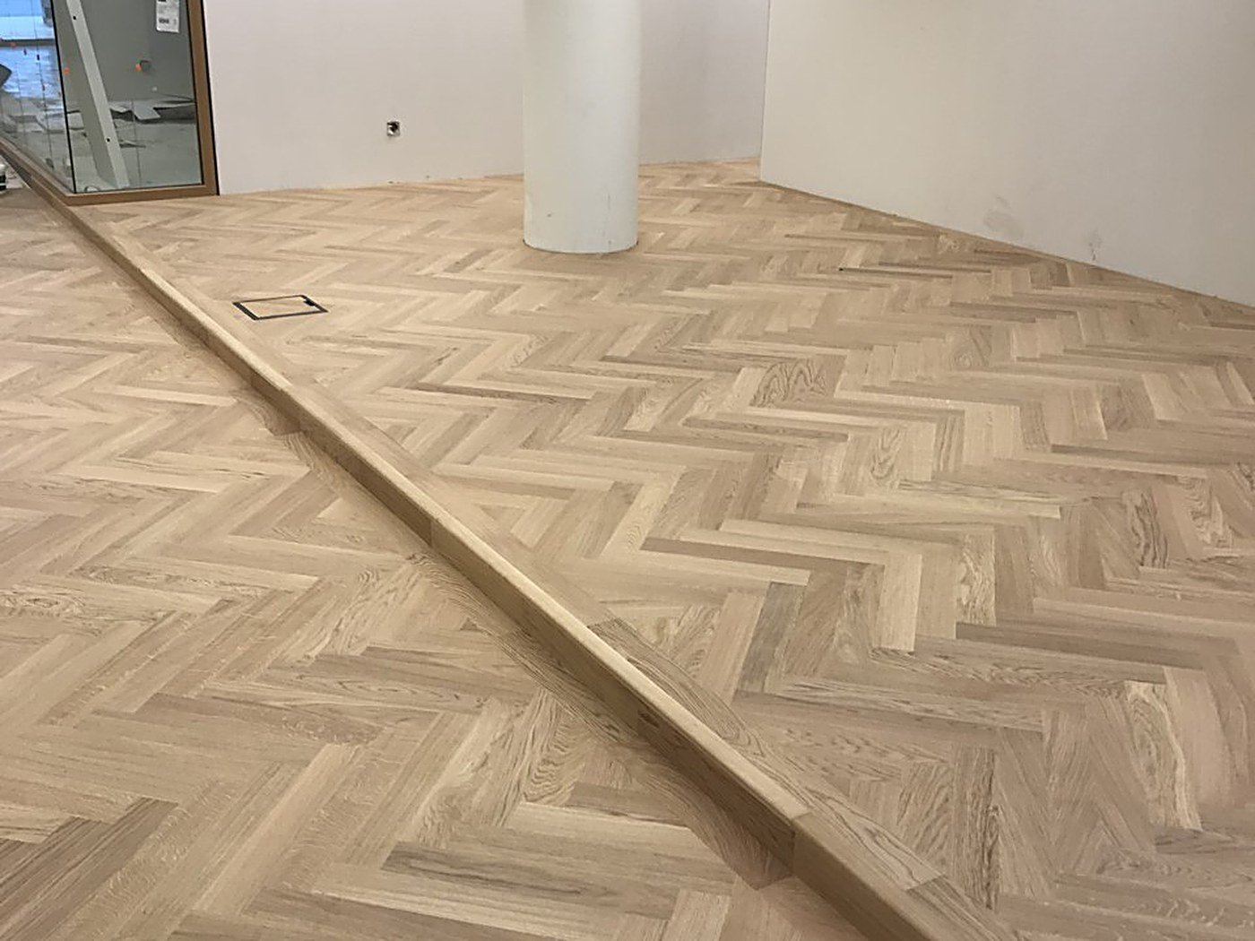 Detail van een beklede houten trap